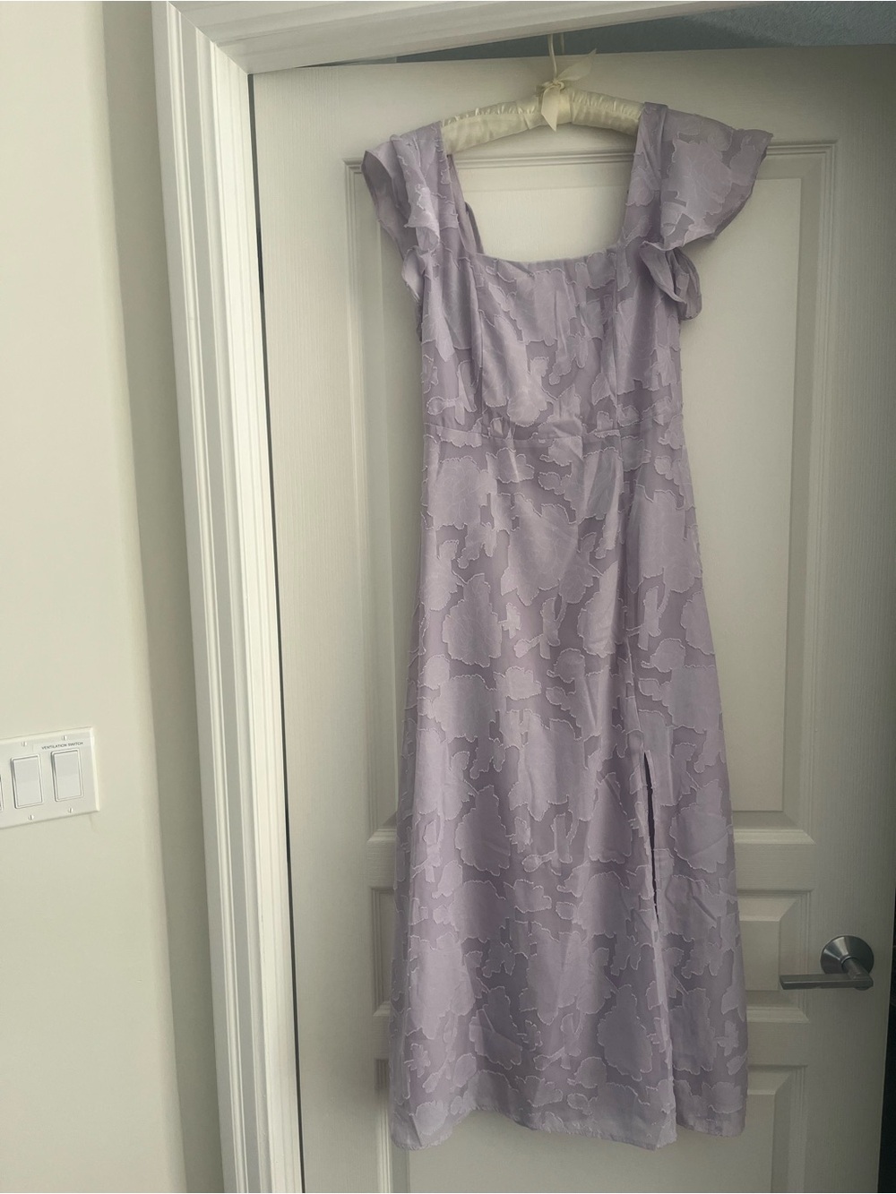 Lavender Floral Rihoas Jacquard Midi Dress - Picture 2 of 7